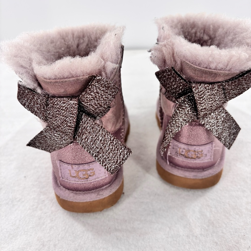 Ugg Boots mini bow size 8